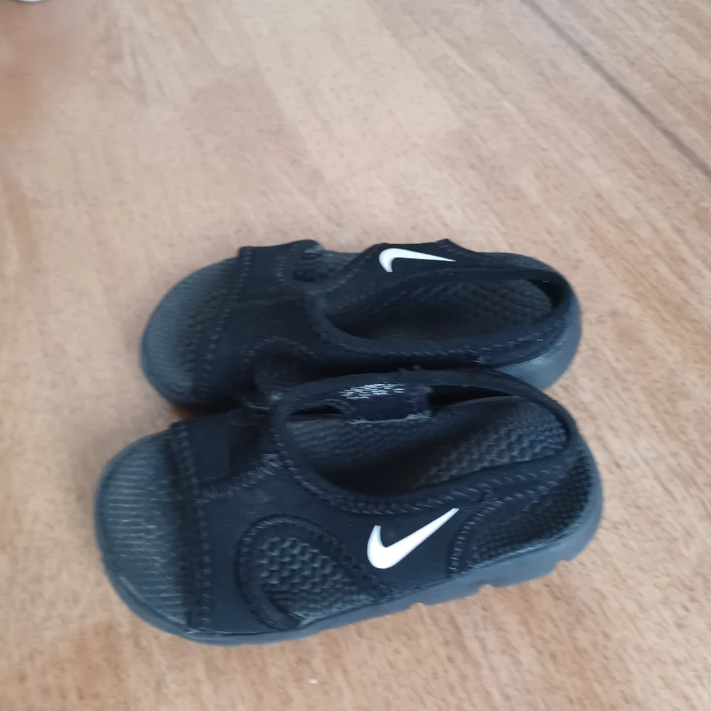 Boys shoe lot size 5, Nike, old Navy, Gerber